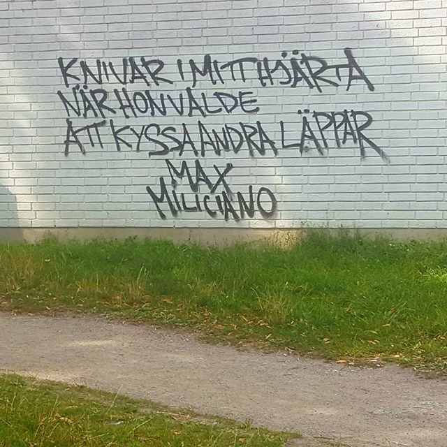 Max Miliciano har hittat till #Vällingby..#förortspoesi #maxmiliciano #gatukonst #klotter #grafitti #knivarimitthjärta